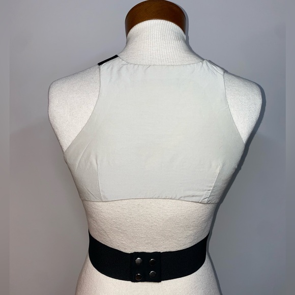 Shakuhachi White and Black Crop Top - Picture 4 of 11